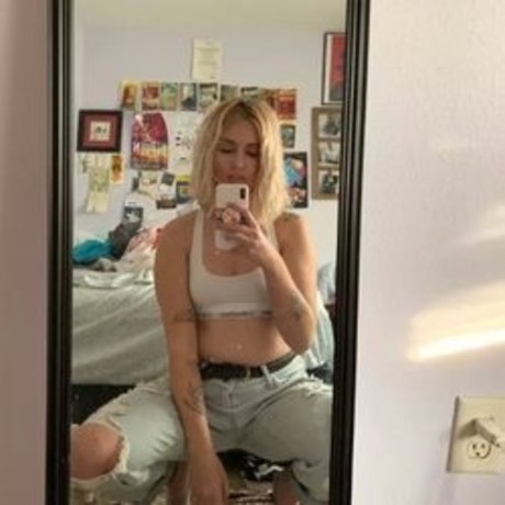 Foto di nudo di fuga di OnlyFans di Mads