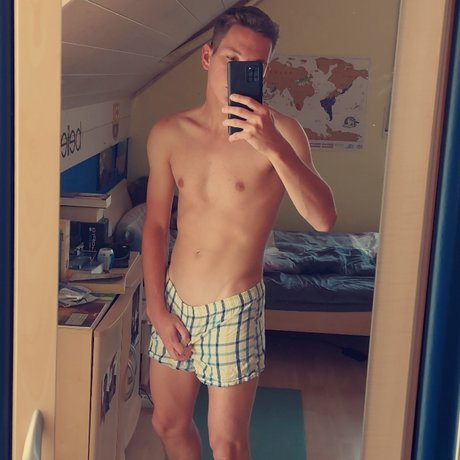 Foto di nudo di fuga di OnlyFans di Mads