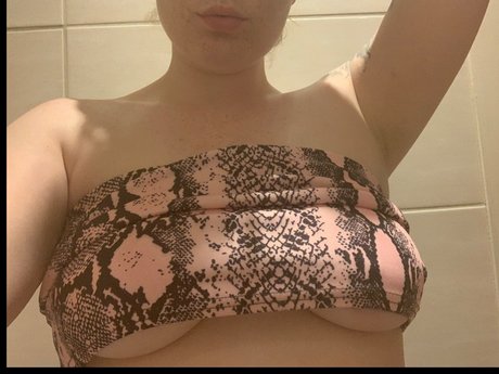 Foto di nudo di fuga di OnlyFans di Maddy Louise