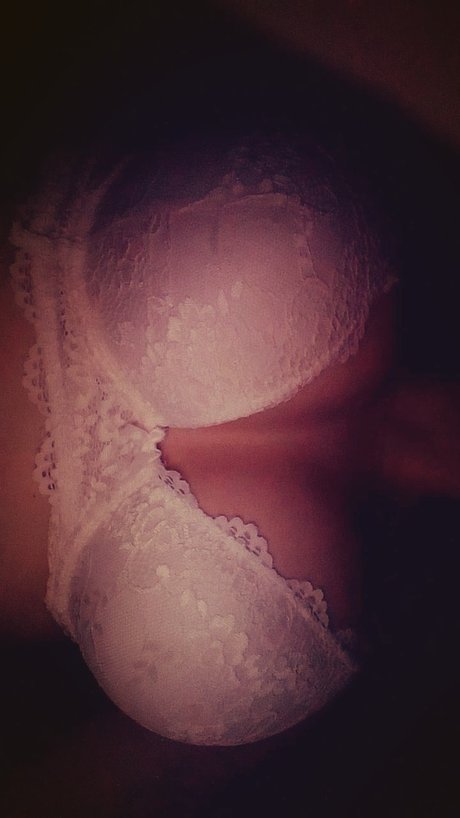 Foto di nudo di fuga di OnlyFans di Melli 