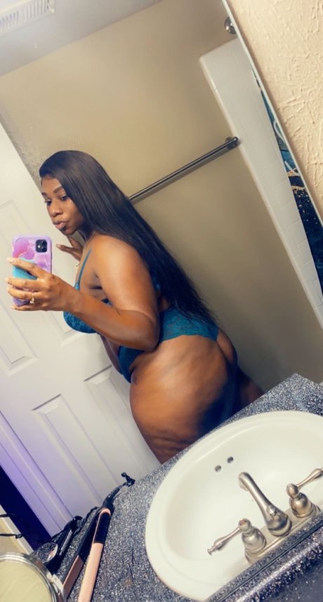 Foto di nudo di fuga di OnlyFans di Melanin Queen 