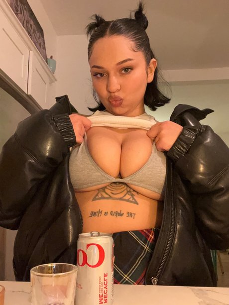 Foto di nudo di fuga di OnlyFans di Mika