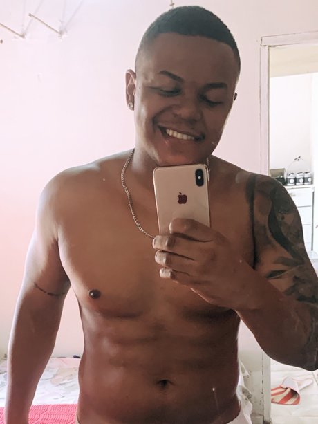 Foto di nudo di fuga di OnlyFans di Mc Denner James
