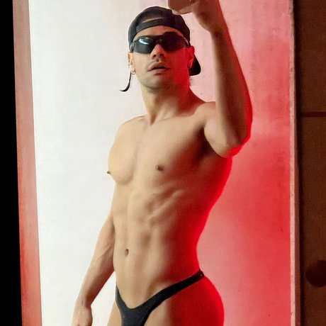 Foto di nudo di fuga di OnlyFans di Max