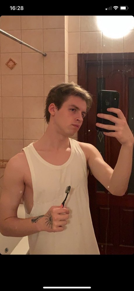 Foto di nudo di fuga di OnlyFans di Max