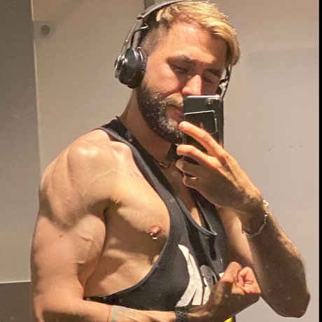 Foto di nudo di fuga di OnlyFans di Mati