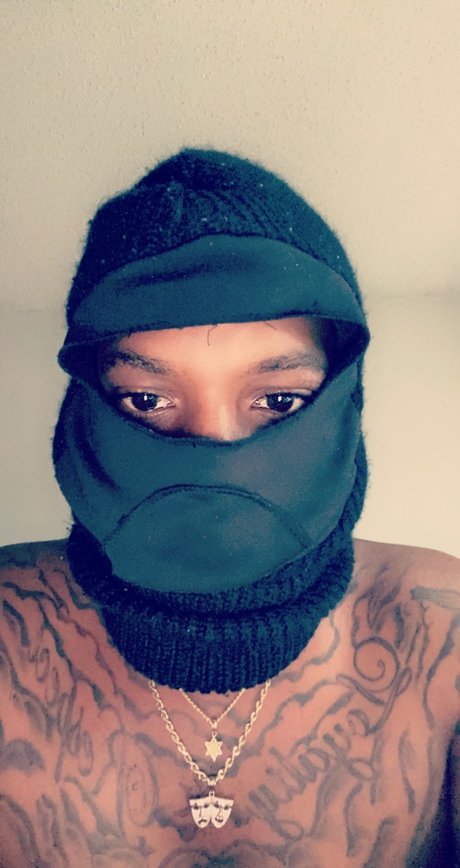 Foto di nudo di fuga di OnlyFans di Masked