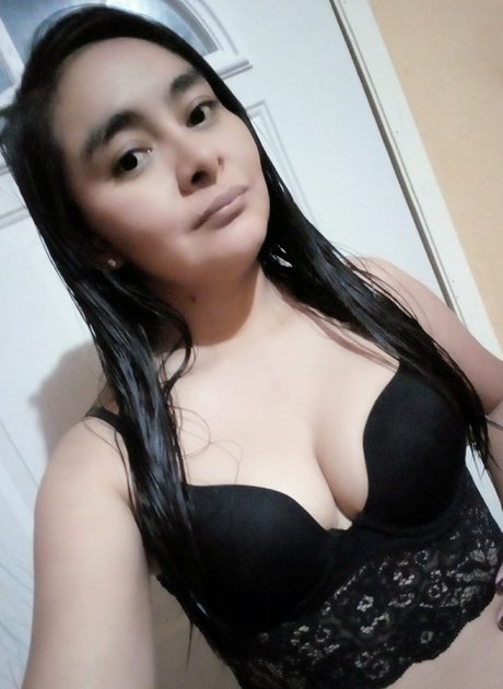 Foto di nudo di fuga di OnlyFans di Marvelita 