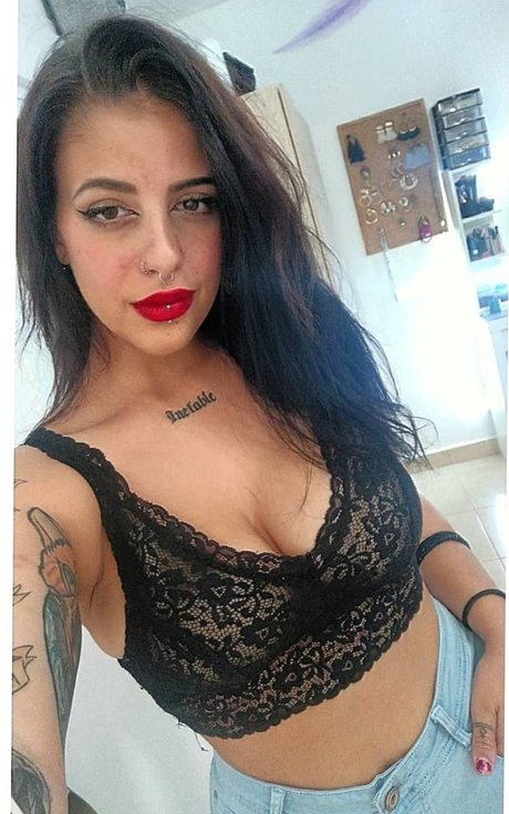 Foto di nudo di fuga di OnlyFans di Marina