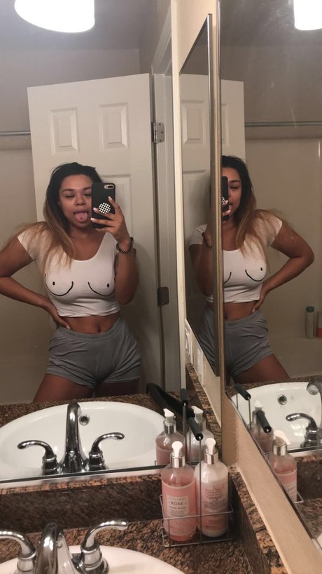Foto di nudo di fuga di OnlyFans di Mill Camille