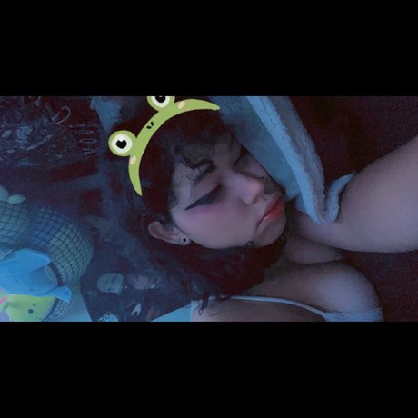 Foto di nudo di fuga di OnlyFans di Mama Frog 