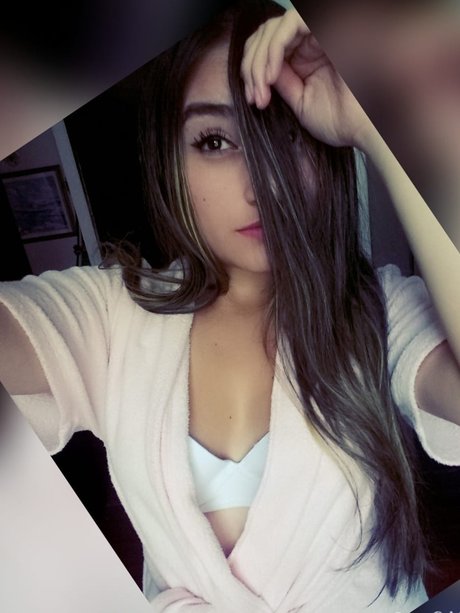 Foto di nudo di fuga di OnlyFans di Auris