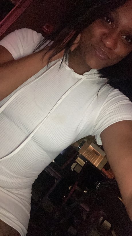 Foto di nudo di fuga di OnlyFans di Mila Lowe