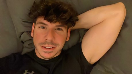Foto di nudo di fuga di OnlyFans di Mike 