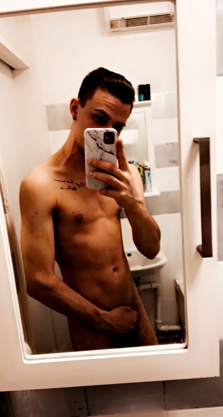 Foto di nudo di fuga di OnlyFans di Mike