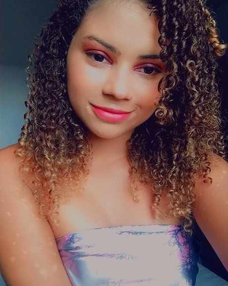 Foto di nudo di fuga di OnlyFans di Mika Oliveira