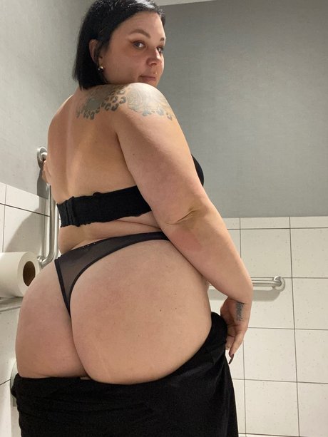 Foto di nudo di fuga di OnlyFans di Helle