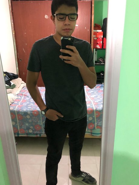 Foto di nudo di fuga di OnlyFans di Miguel Flores