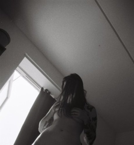 Foto di nudo di fuga di OnlyFans di Mifty