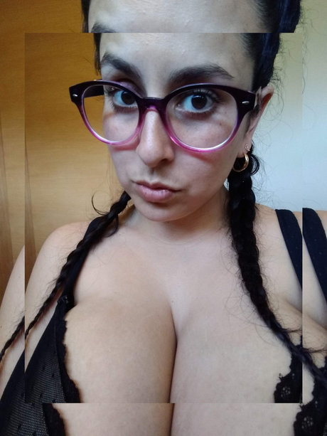 Foto di nudo di fuga di OnlyFans di Mieldemel