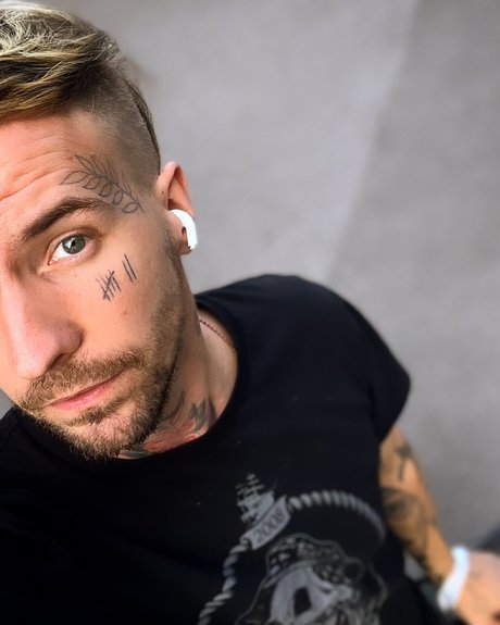 Foto di nudo di fuga di OnlyFans di Michael Schmid Top 23