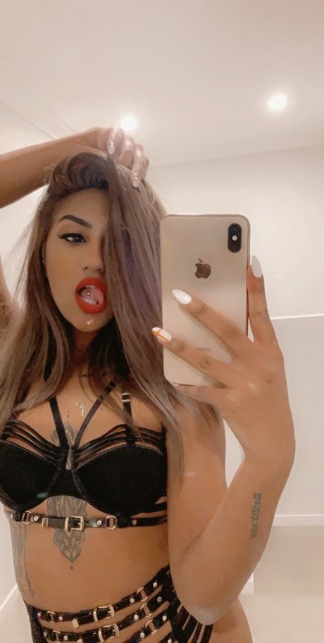 Foto di nudo di fuga di OnlyFans di Mica 