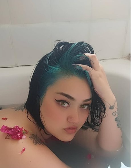 Foto di nudo di fuga di OnlyFans di Mila