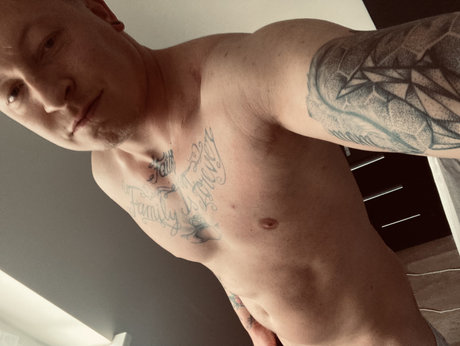 Foto di nudo di fuga di OnlyFans di Arne