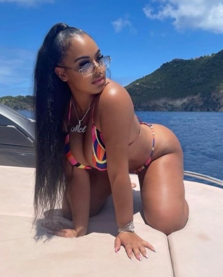 Foto di nudo di fuga di OnlyFans di Mel The Miracle 