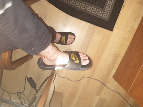 Foto di nudo di fuga di OnlyFans di Feet Daddy