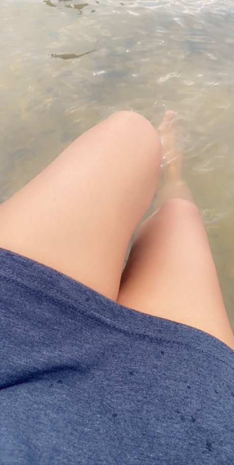 Foto di nudo di fuga di OnlyFans di Moons
