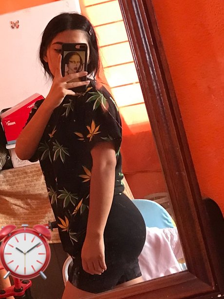 Foto di nudo di fuga di OnlyFans di Monsee