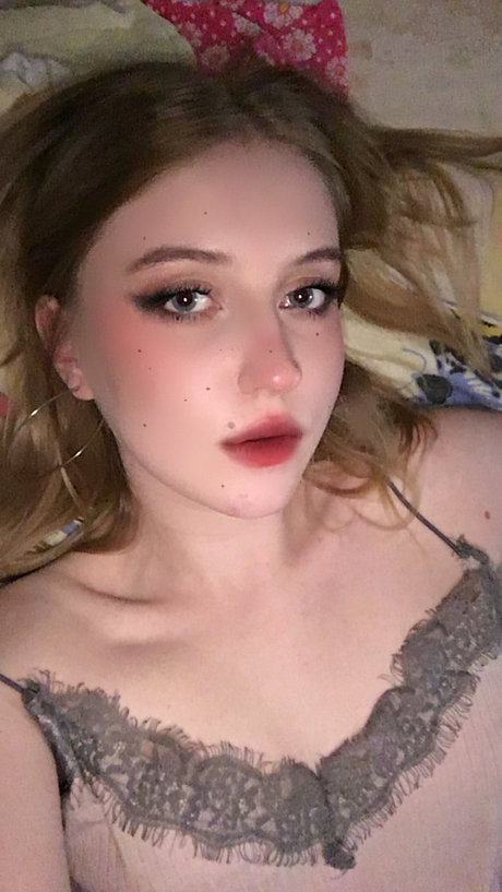 Foto di nudo di fuga di OnlyFans di Monogrammma