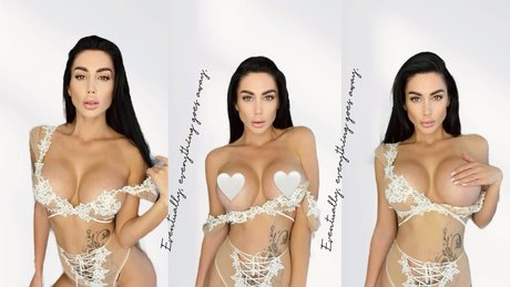 Foto di nudo di fuga di OnlyFans di Monika   Your Girl Next Door 