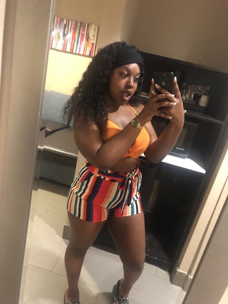 Foto di nudo di fuga di OnlyFans di Meyah Batiste
