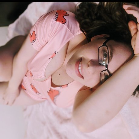 Foto di nudo di fuga di OnlyFans di Momnextdoorvip