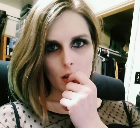 Foto di nudo di fuga di OnlyFans di Molly Goodgirl
