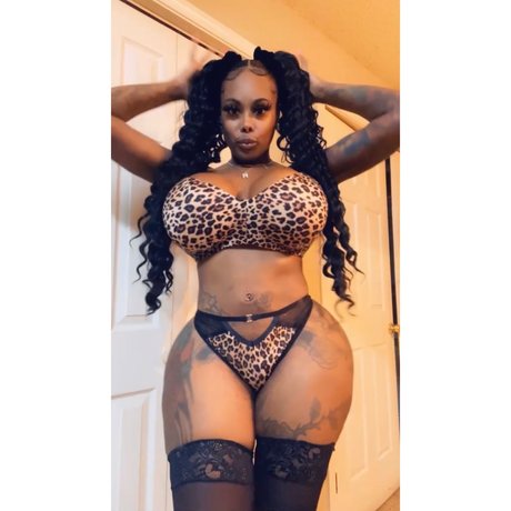 Foto di nudo di fuga di OnlyFans di Modygotbody