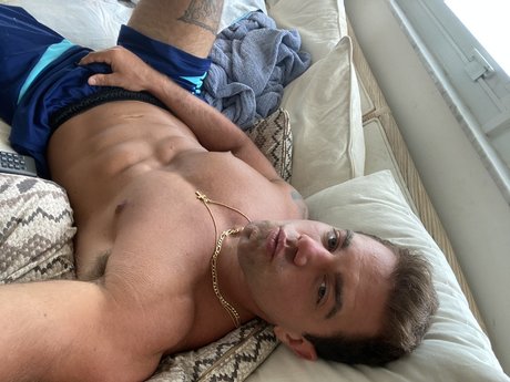 Foto di nudo di fuga di OnlyFans di Mike Nepola