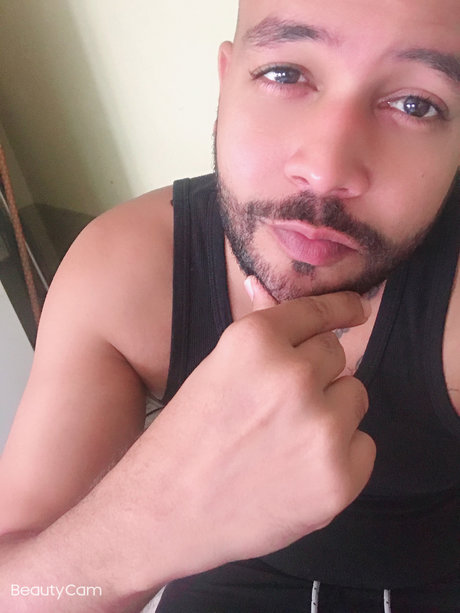 Foto di nudo di fuga di OnlyFans di Xxx Triniboy