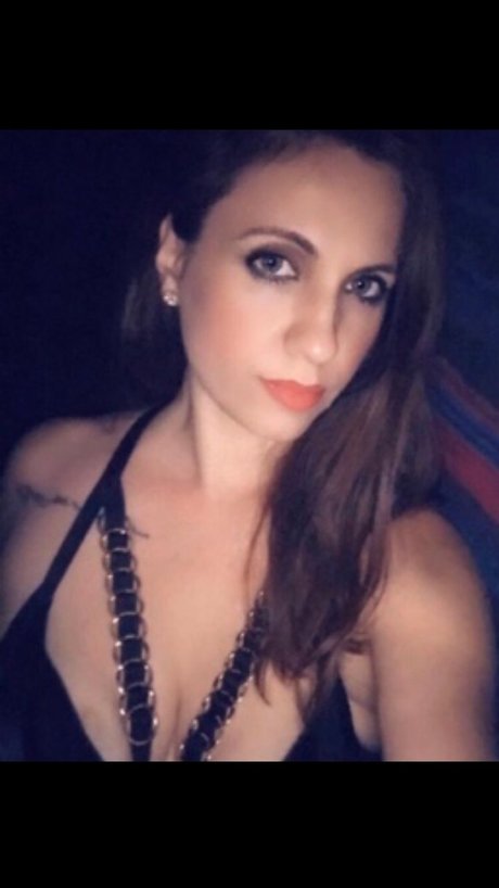 Foto di nudo di fuga di OnlyFans di Dominatrix Nikita Reign