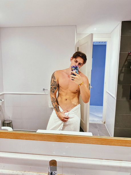 Foto di nudo di fuga di OnlyFans di   