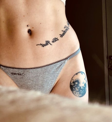 Foto di nudo di fuga di OnlyFans di Miss May