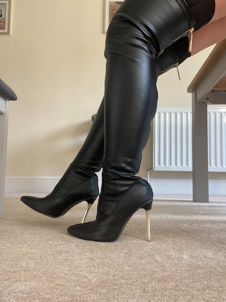 Foto di nudo di fuga di OnlyFans di Lucy