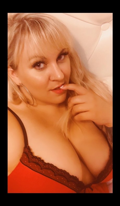 Foto di nudo di fuga di OnlyFans di Layla Asher