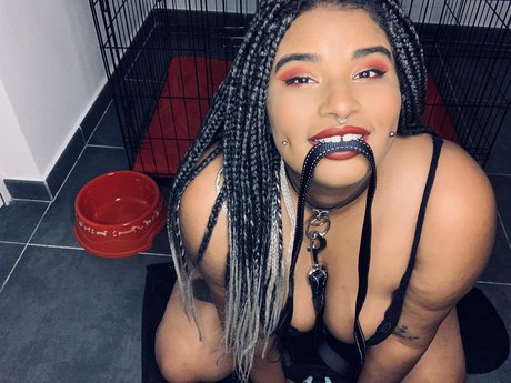 Foto di nudo di fuga di OnlyFans di Miss Estigia Dirty Slut