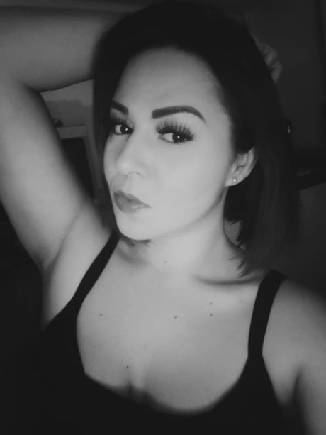 Foto di nudo di fuga di OnlyFans di Nadiiine