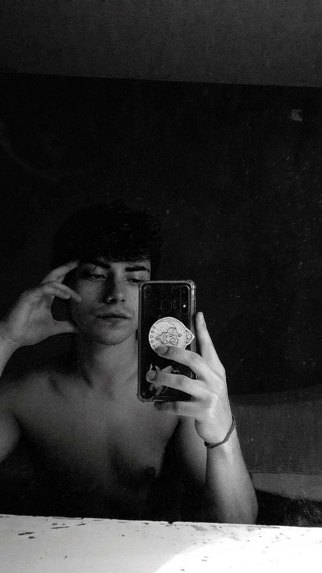 Foto di nudo di fuga di OnlyFans di Nach Tommo