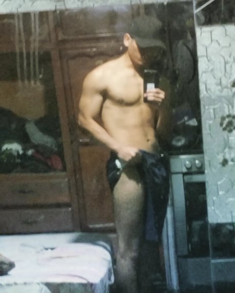 Foto di nudo di fuga di OnlyFans di Mazzimo Montana