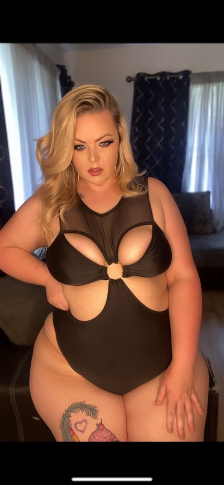 Foto di nudo di fuga di OnlyFans di Mzpluscious